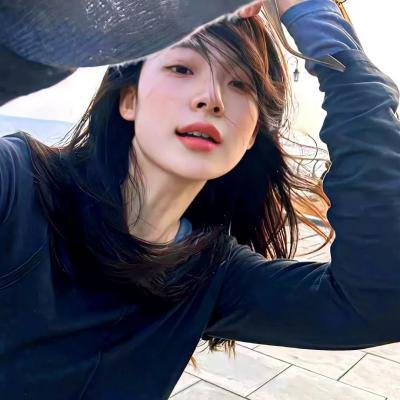 当红小花与前任深夜同框，好友出面澄清，一个月引热议